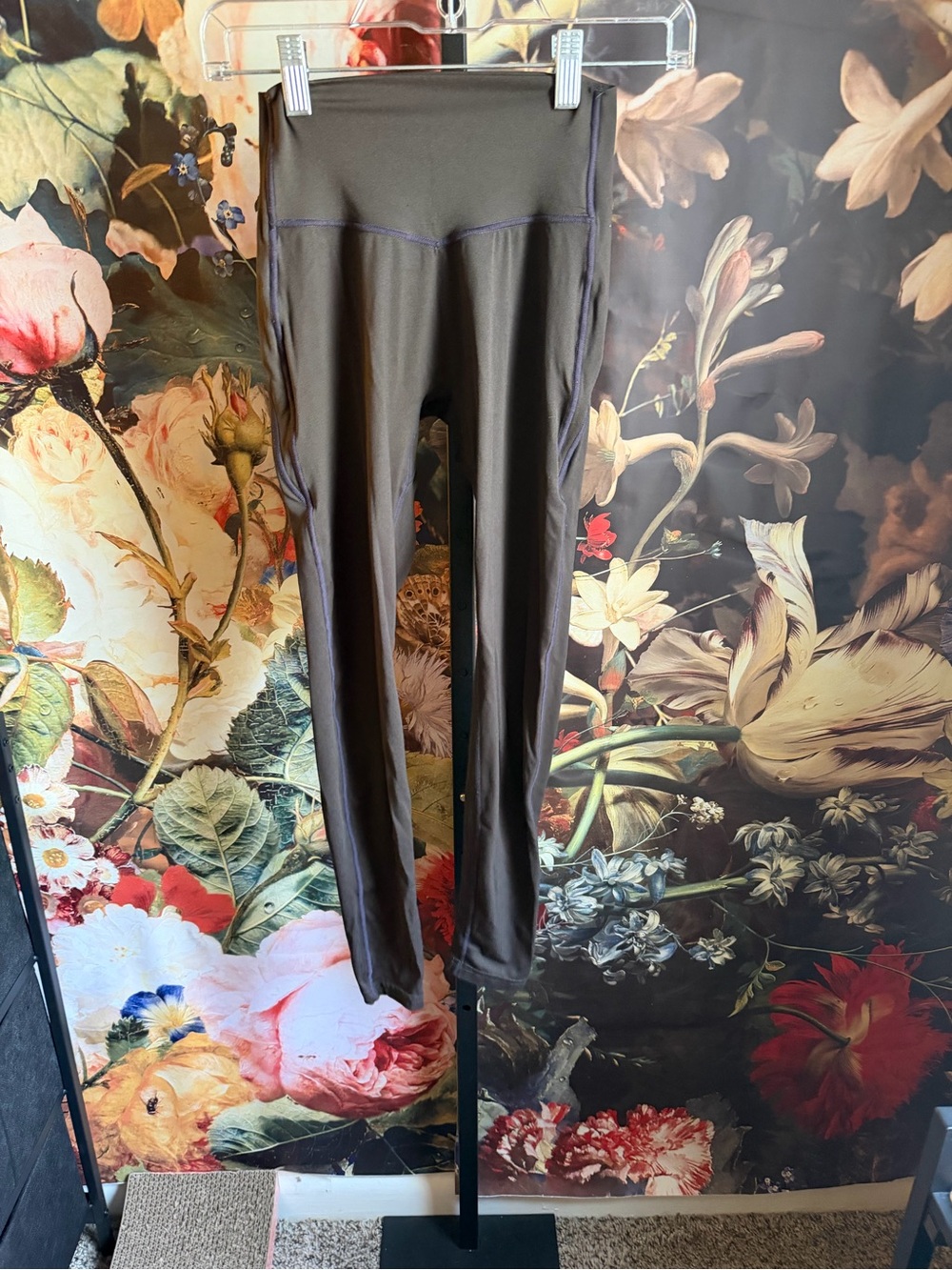 BUFFBUNNY size M Collagen Legging in Cold Brew brown EUC!
